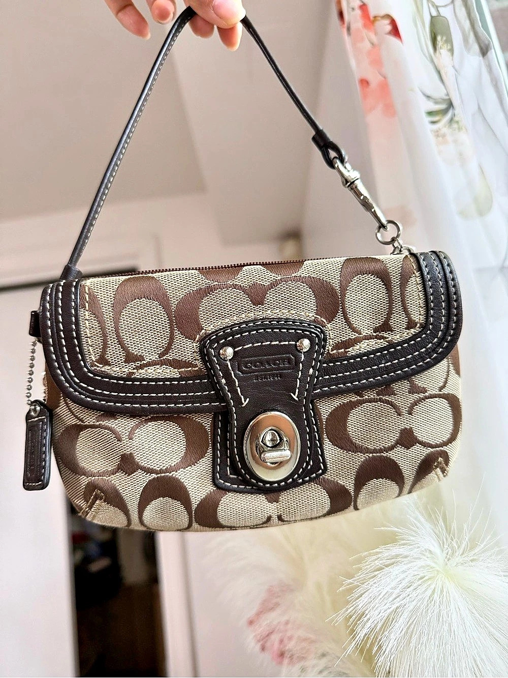 Vintage Coach turn lock wristlet